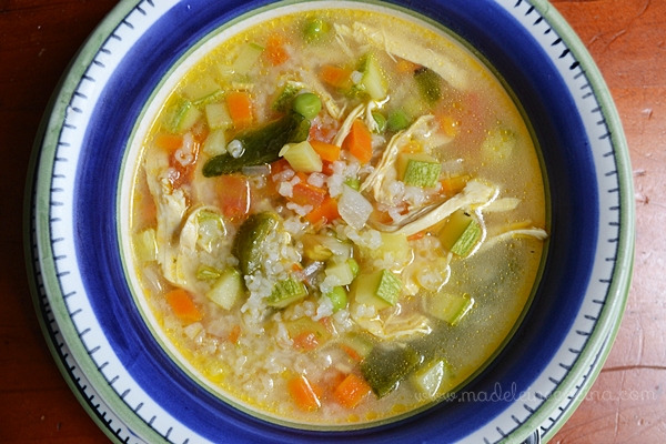Sopa de verduras con pollo y arroz