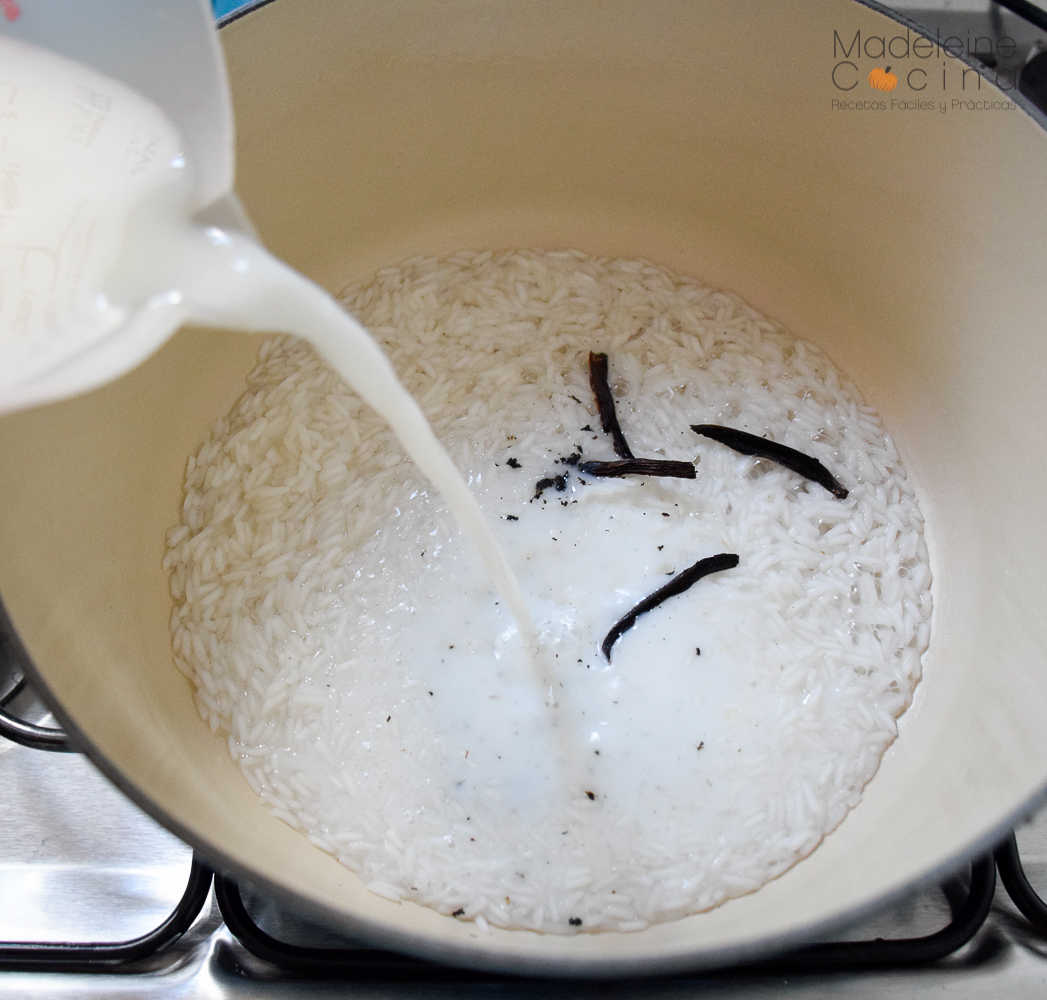 Agregando la leche y vanilla