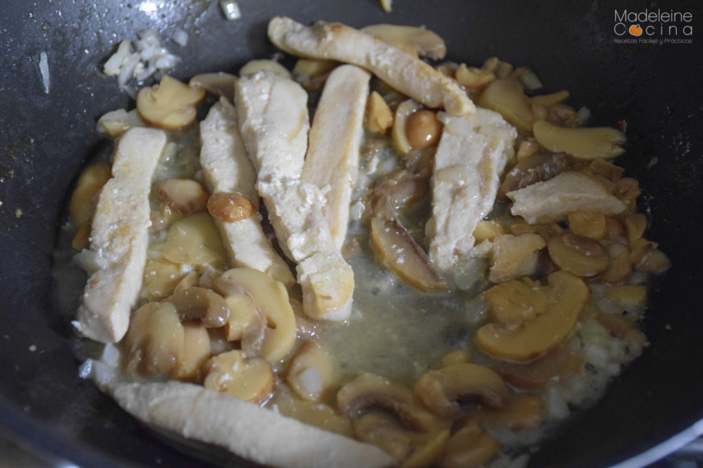 Receta pasta cremosa con champiñones y pollo